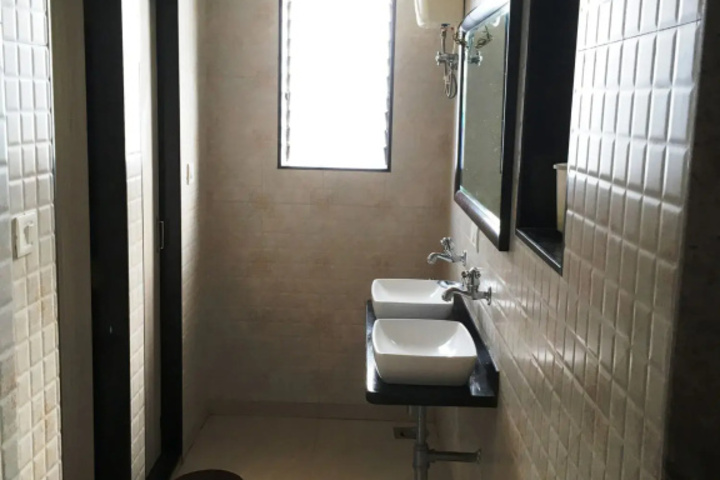 Room 4 of 6
