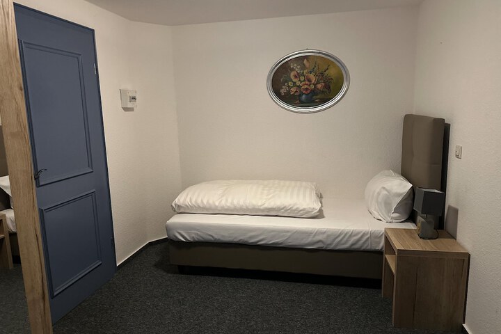 Room 19 of 76