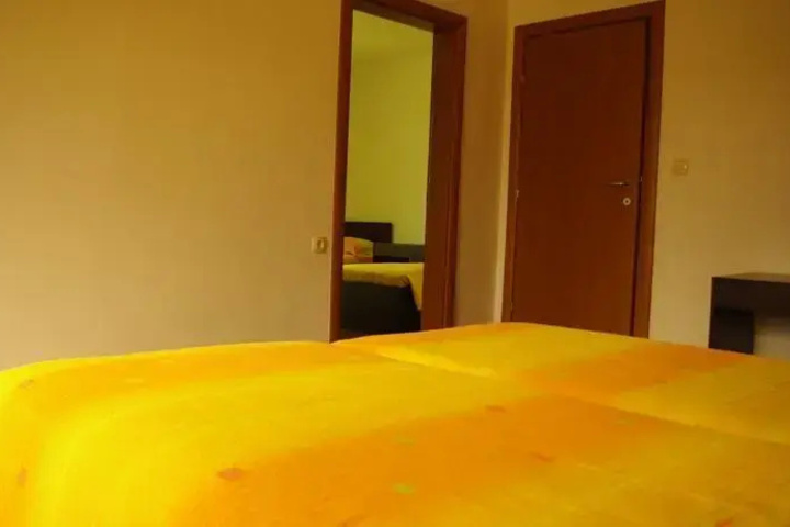 Room 4 of 13