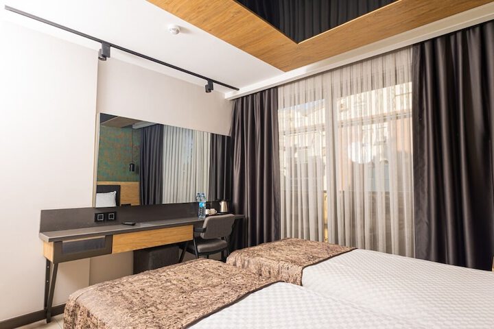 Room 9 of 93