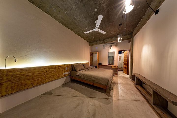 Room 5 of 43