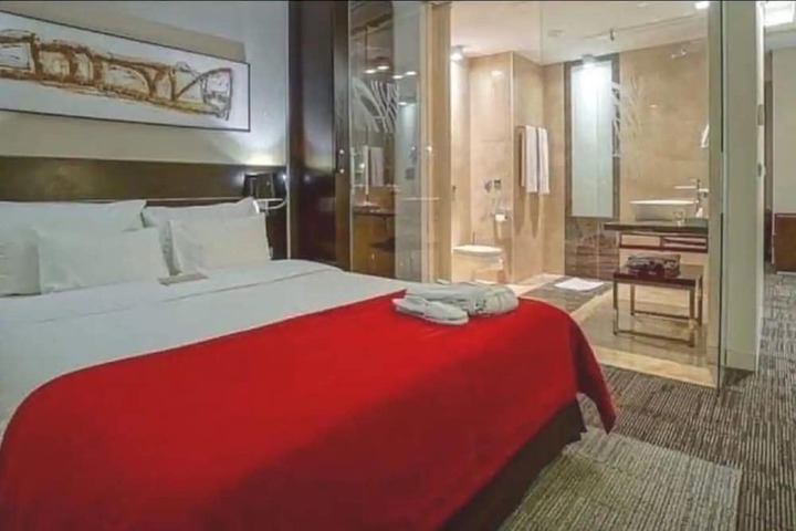 Room 15 of 94