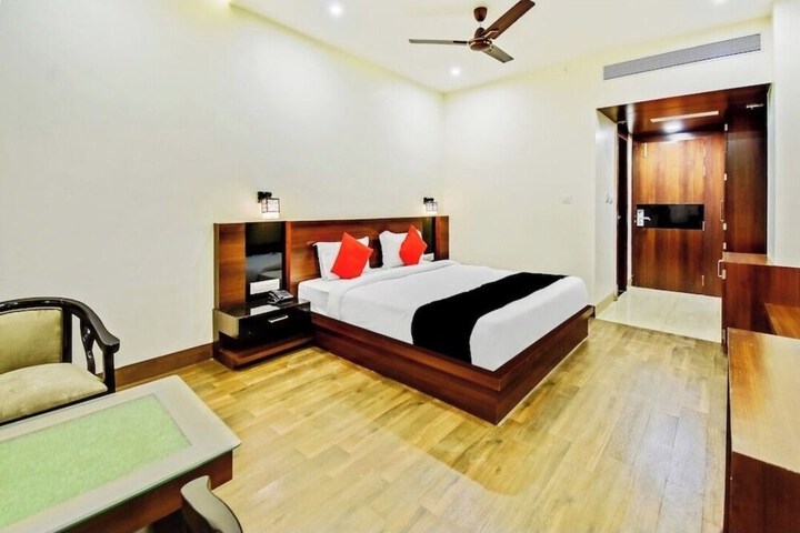 Room 13 of 25