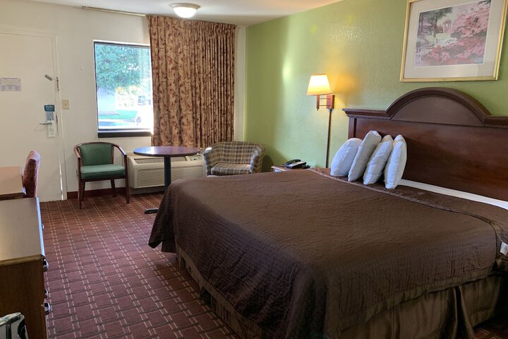 Basic Single King Bed (5 of 7)