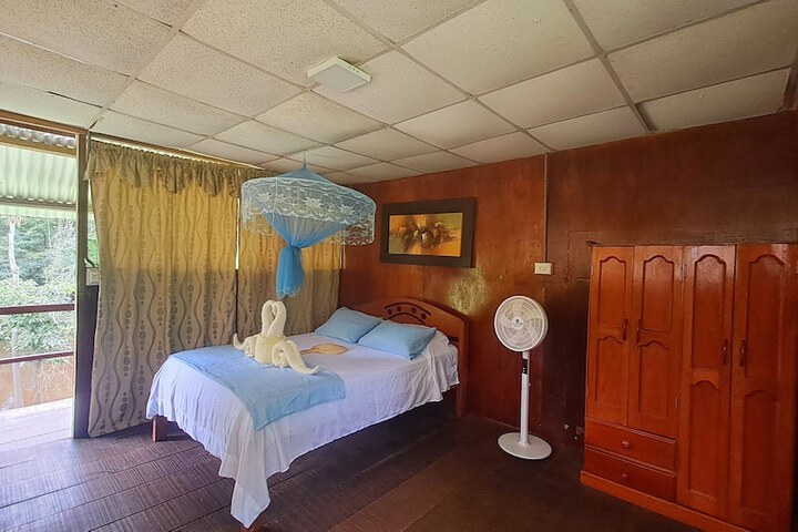 Room 25 of 127