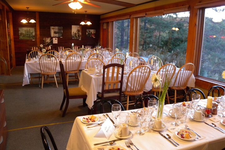Dining 7 of 17