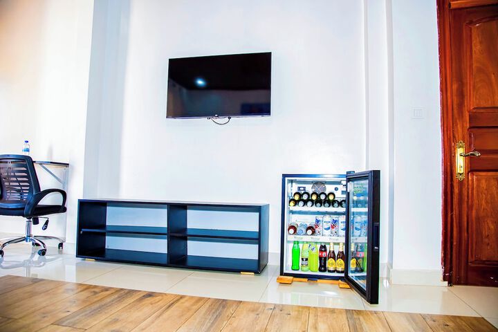 Lounge 19 of 60