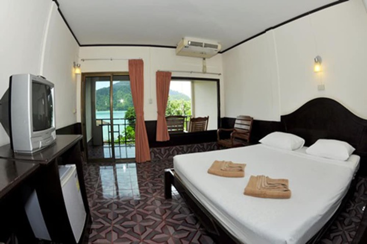 Room 17 of 158