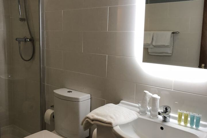 Room 15 of 42