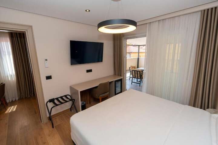 Room 11 of 77