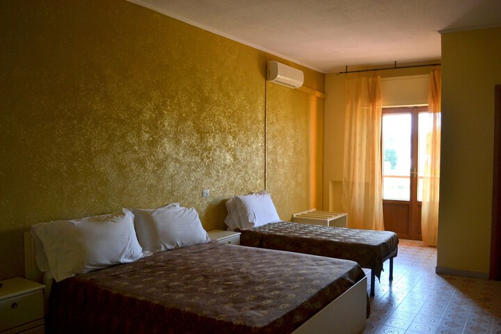 Room 12 of 48
