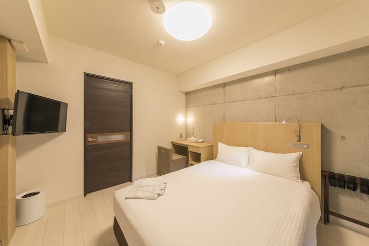 Room 3 of 83