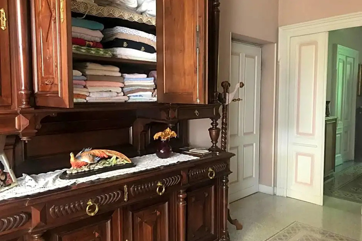 Room 2 of 18