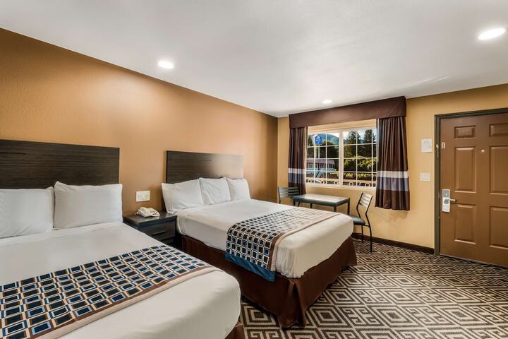2 Double Beds (3 of 7)