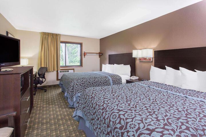 2 Queen Beds (22 of 25)