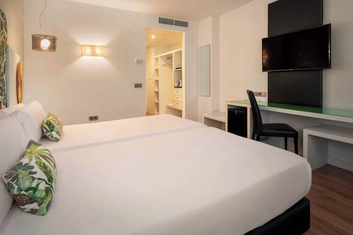 Room 9 of 56