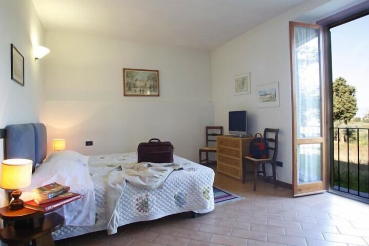 Room 11 of 43