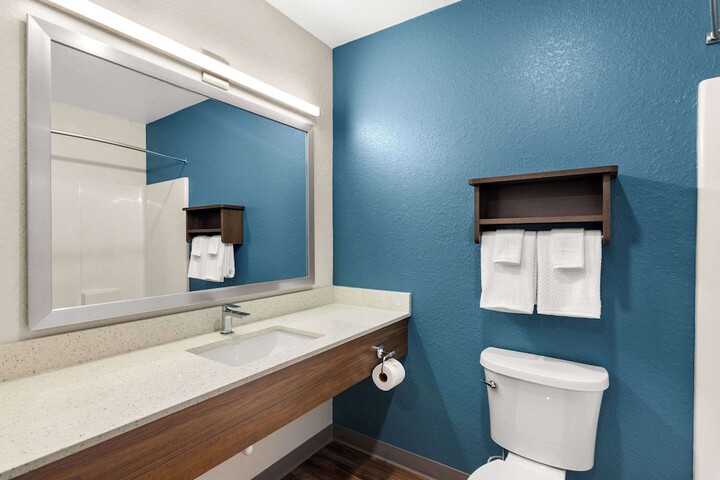 1 Queen Bed Suite (17 of 17)