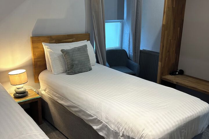 Room 20 of 142