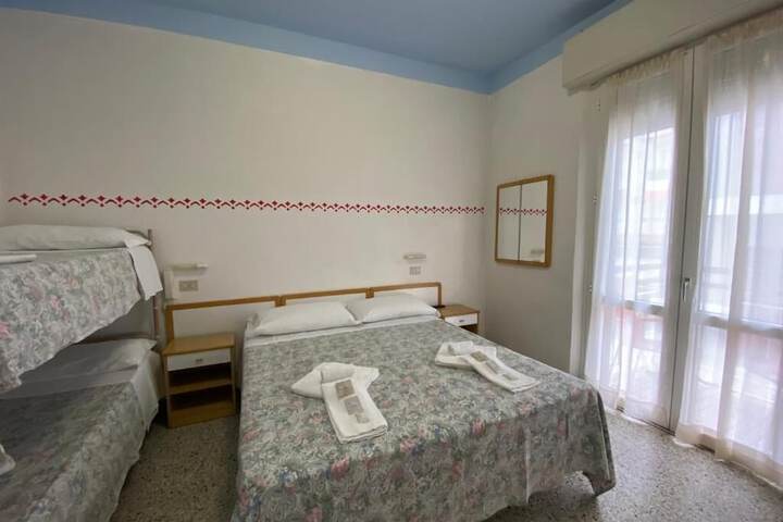Room 23 of 108