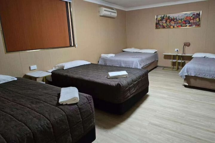 Room 7 of 48