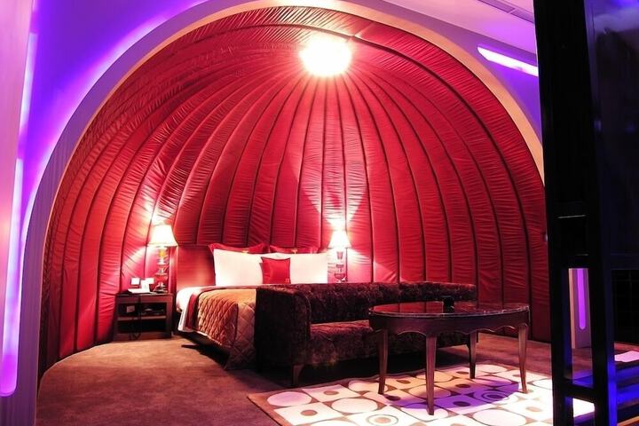 Room 24 of 100