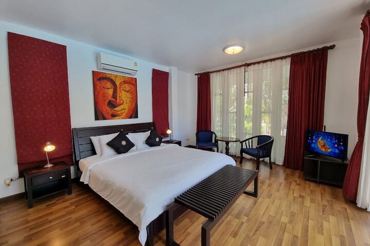Room 4 of 33