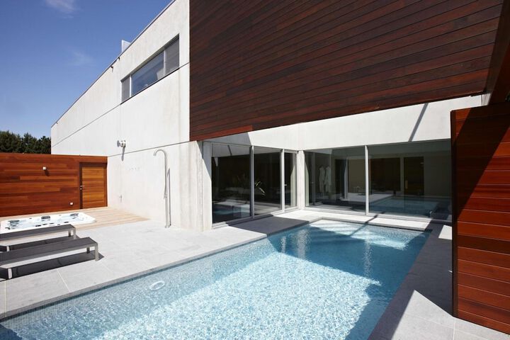 Hotel with Pool