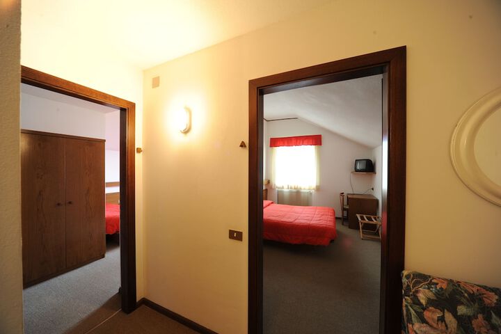 Room 12 of 35