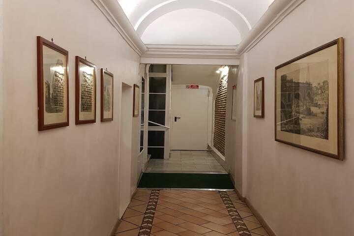 Ballroom/Hall 122 of 127