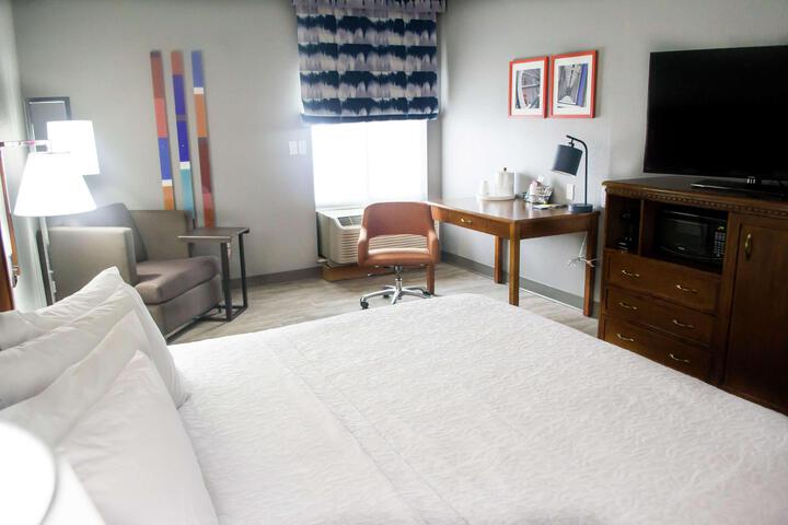 1 King Bed (9 of 19)