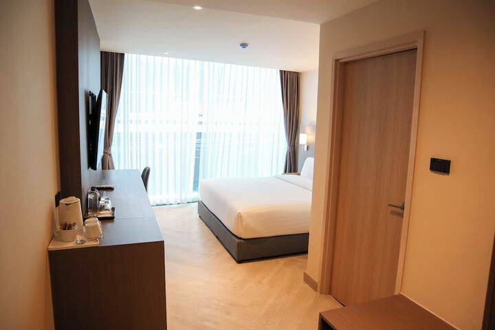 Room 5 of 103