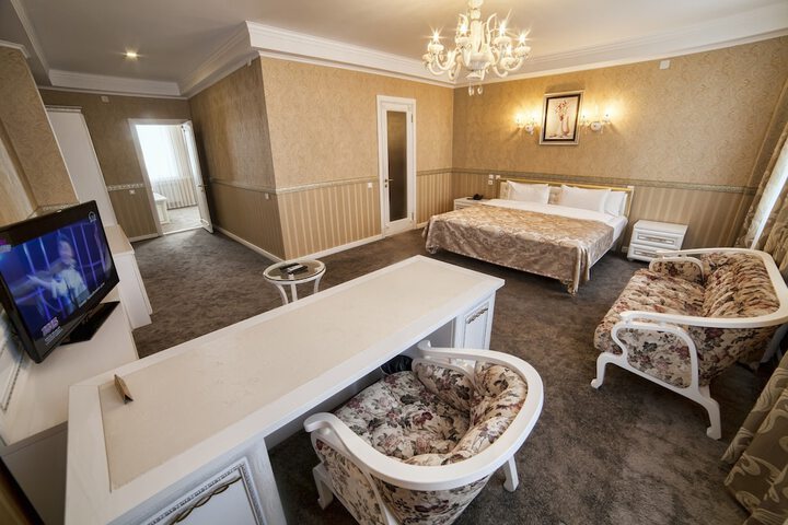 Room 10 of 23