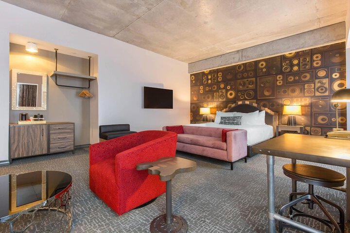 Room 40 of 85