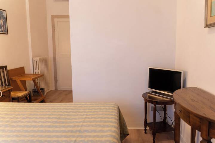 Room 27 of 141