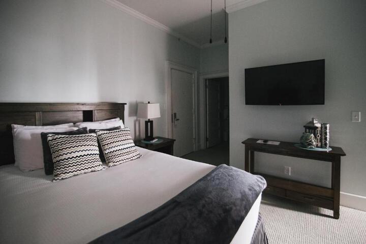 Studio Queen Bed (2 of 6)