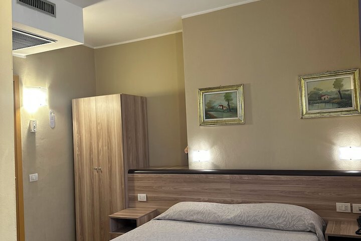 Room 34 of 51