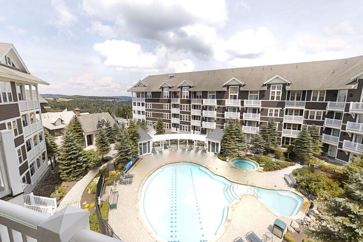 Pool Hotel