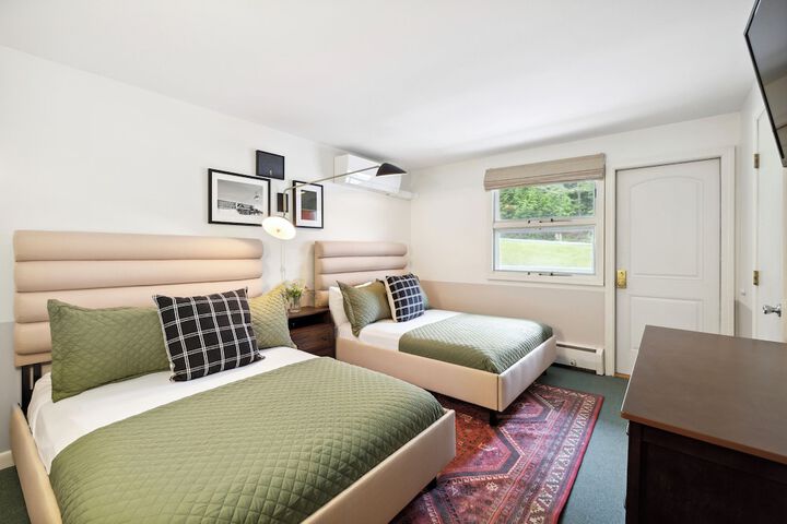 Room 8 of 35