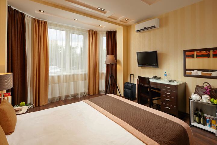 Room 9 of 33
