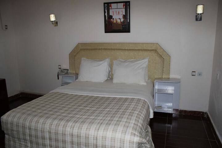 Room 9 of 24