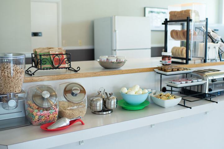 Breakfast/Coffee Service 94 of 125