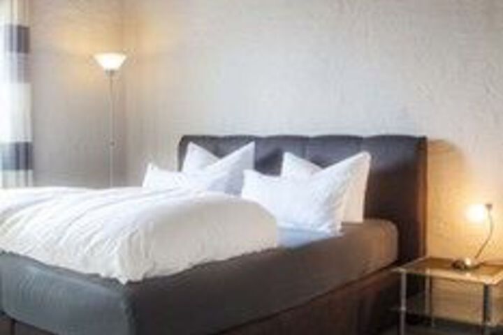 Room 10 of 31