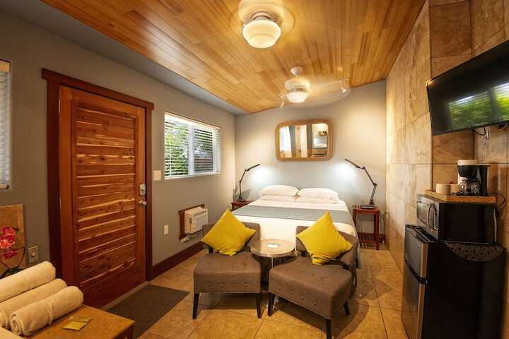 Room 10 of 77