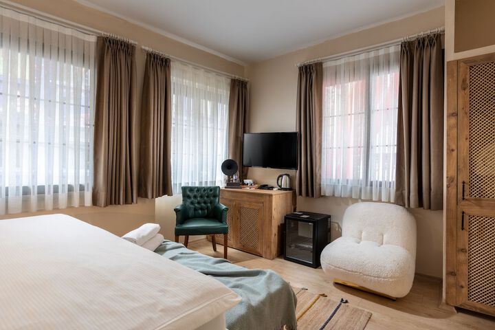 Room 5 of 27