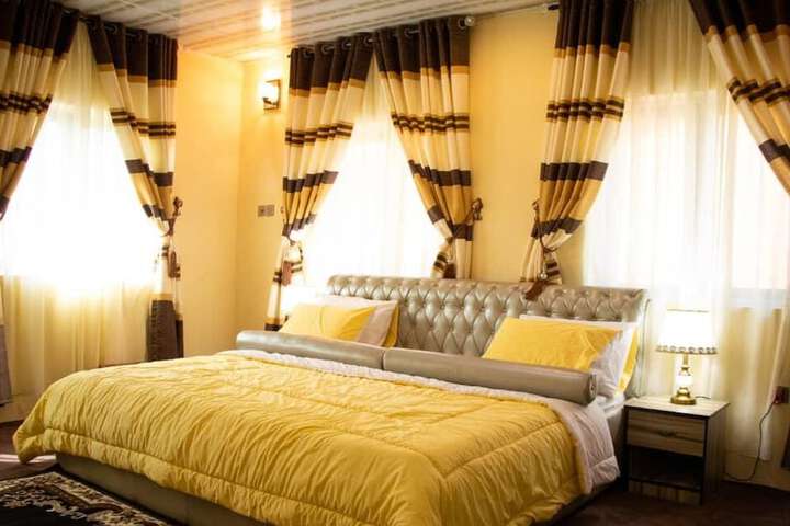 Room 12 of 18