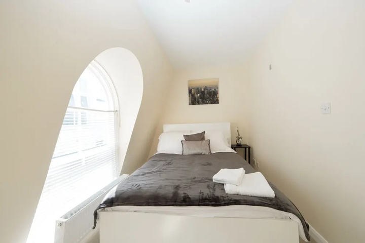 Room 6 of 20