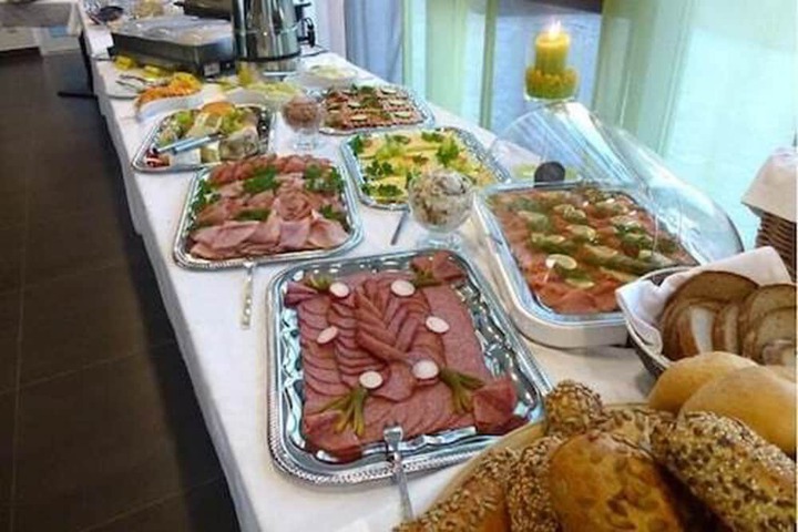 Dining 15 of 21