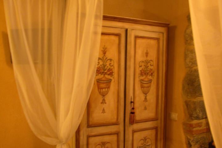 Room 10 of 41