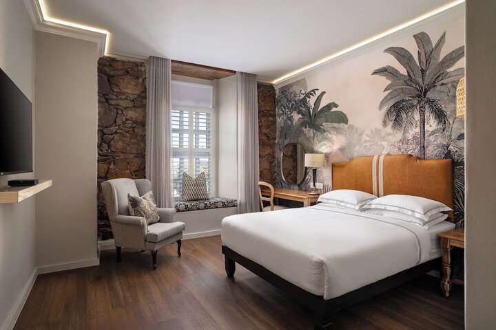 Room 30 of 115